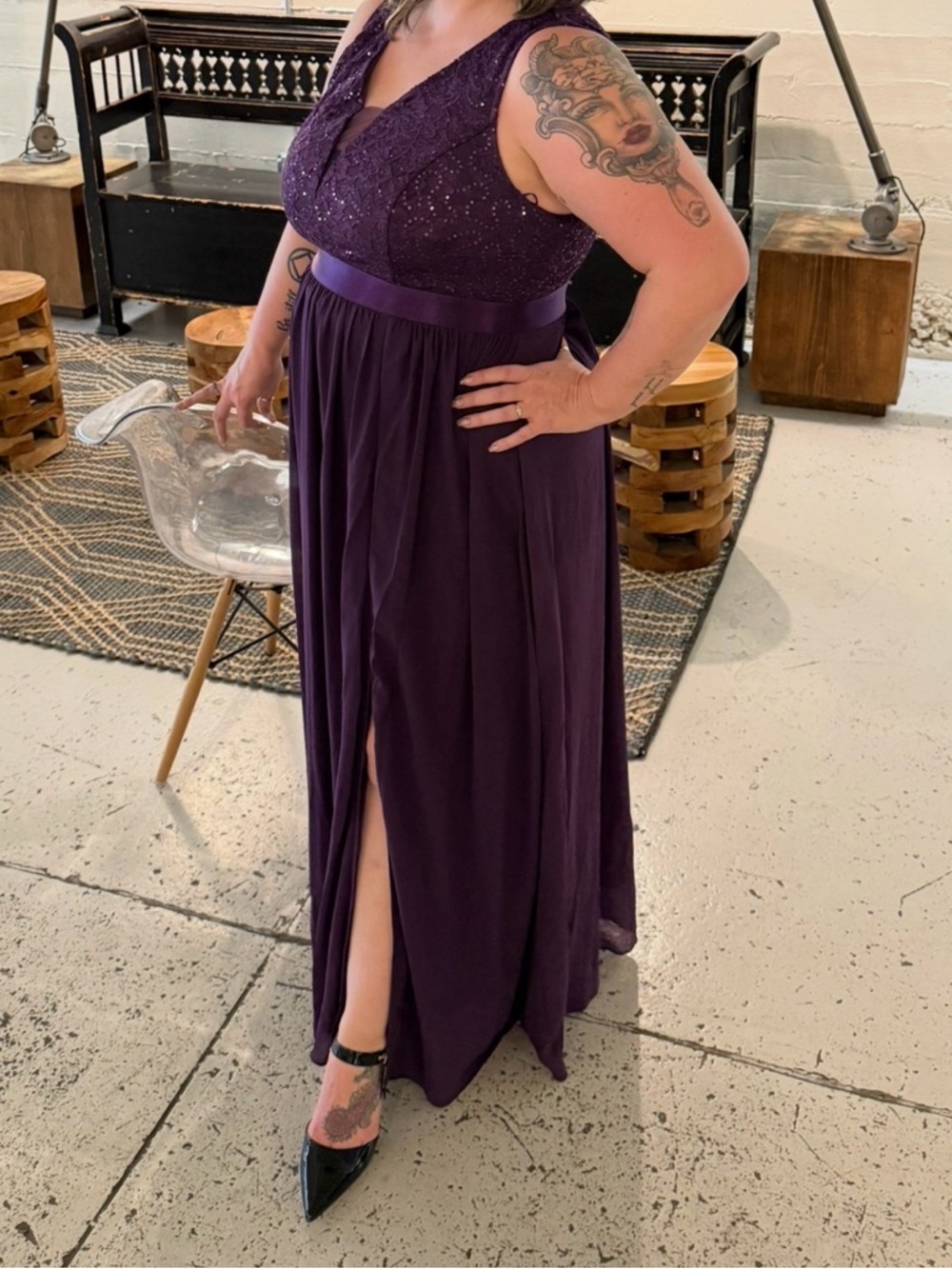 Elegant Plum Sequined V-Neck Prom Dress with Satin Waistband